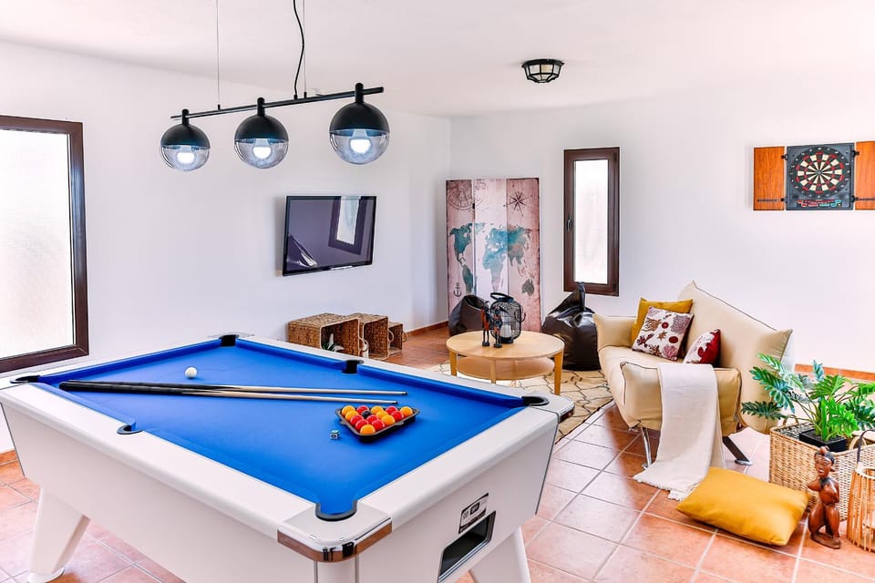 Billiard, Game Room