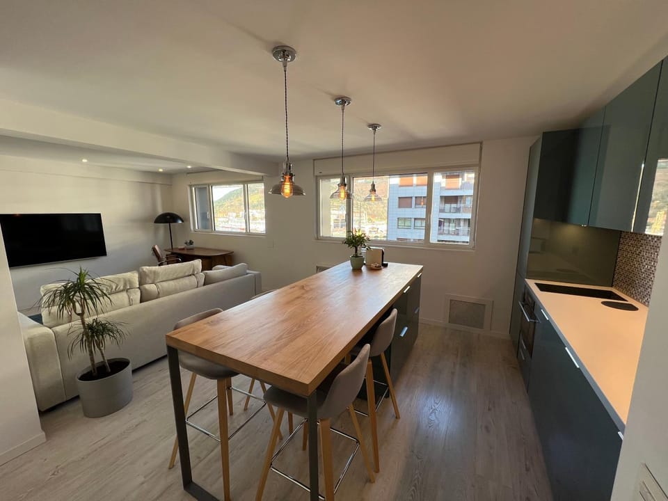 Communal lounge/ TV room, Living room, Dining area