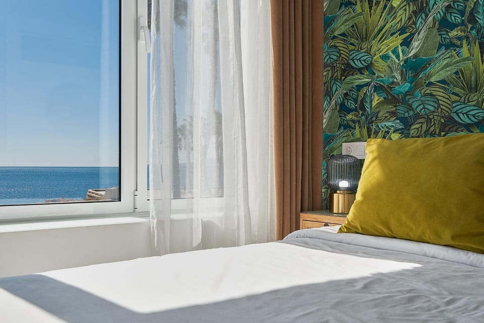 Bed, Natural landscape, Photo of the whole room, Bedroom, Sea view