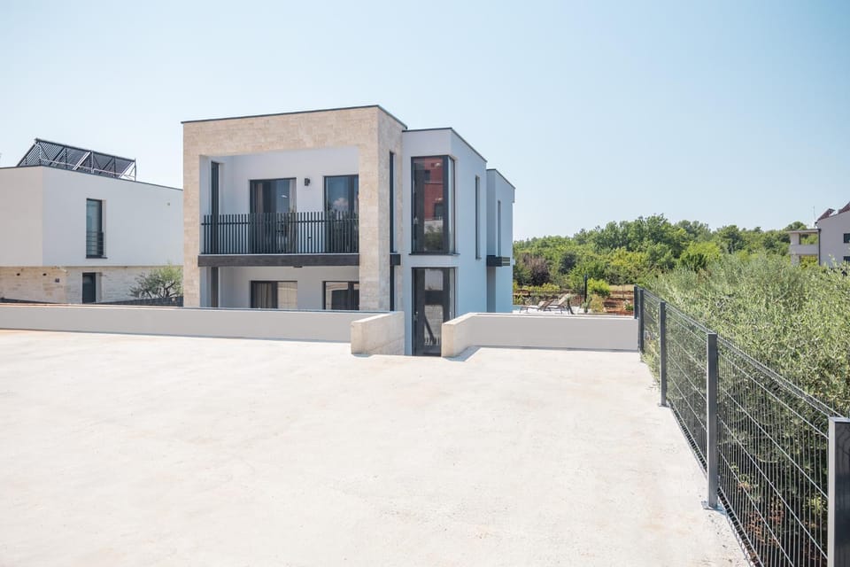 Property building, Day