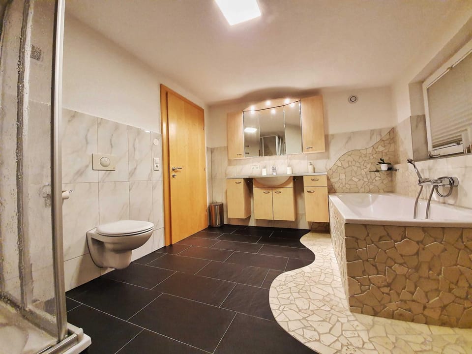 Shower, Toilet, Bathroom, Bath