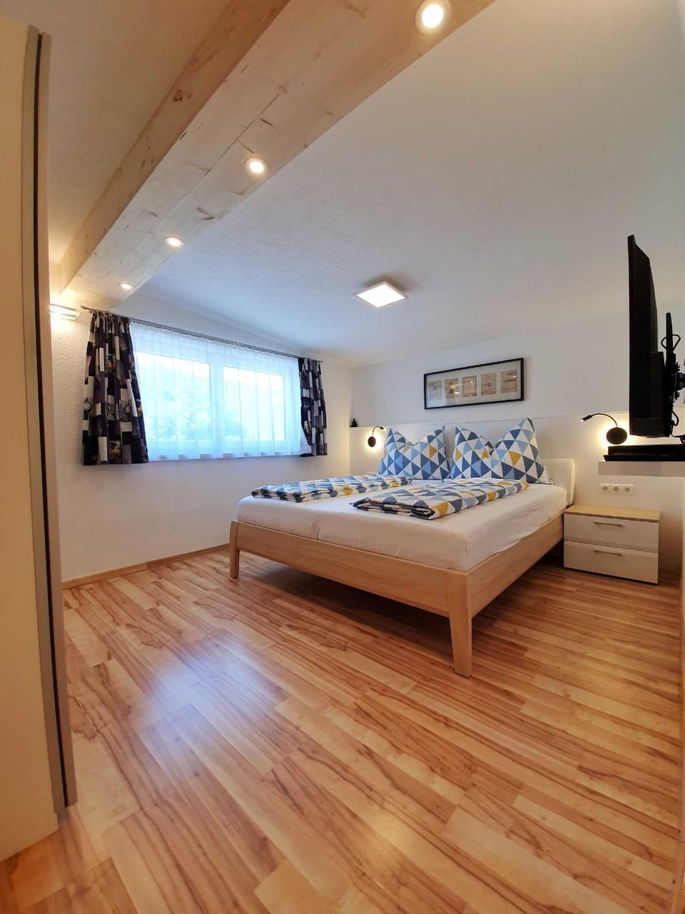 Bed, Photo of the whole room, Bedroom