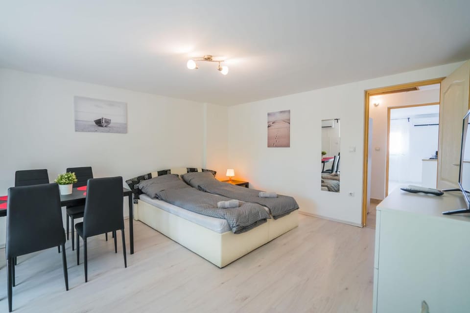 Dining area, Bedroom