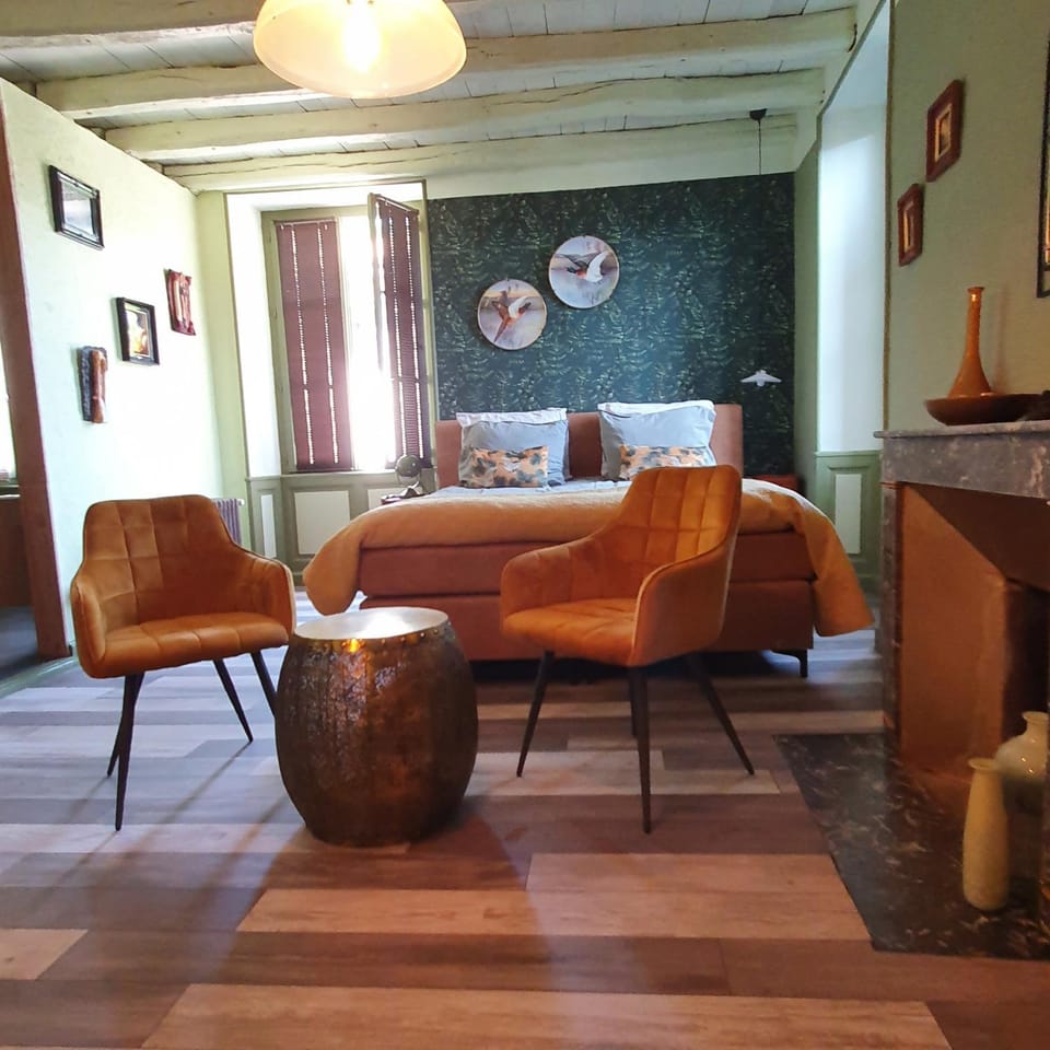 Bed, Seating area, Bedroom