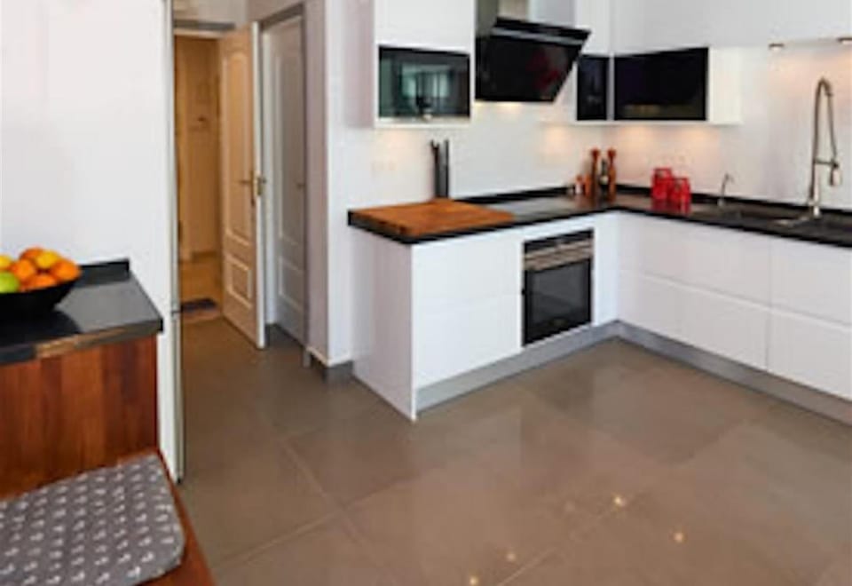 Property building, Kitchen or kitchenette, Living room
