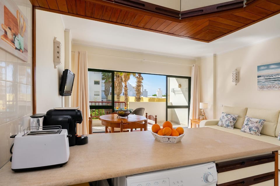 TV and multimedia, Seating area, Dining area, toaster