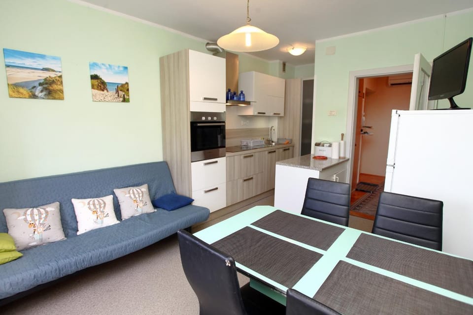 TV and multimedia, Kitchen or kitchenette, Seating area, Dining area