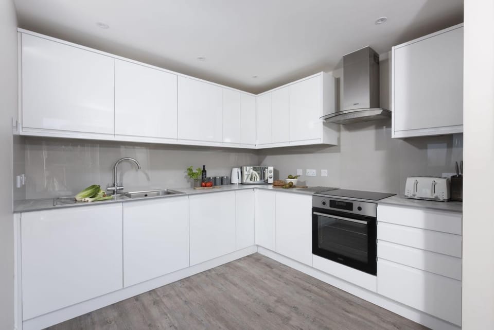 Coffee/tea facilities, Kitchen or kitchenette, dishwasher, oven, stove, toaster