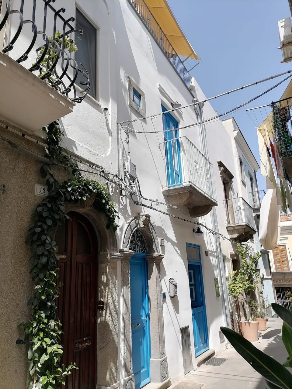 Facade/entrance, Neighbourhood