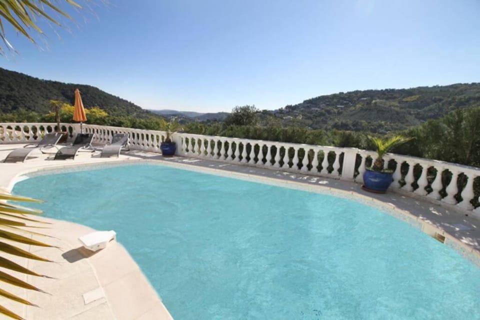 Mountain view, Pool view