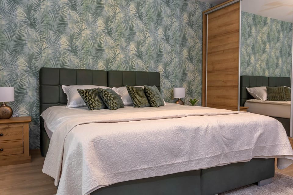 Photo of the whole room, Bedroom