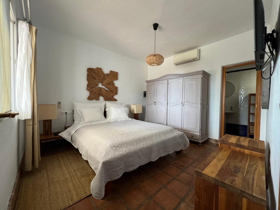 Property building, Bathroom, Bedroom