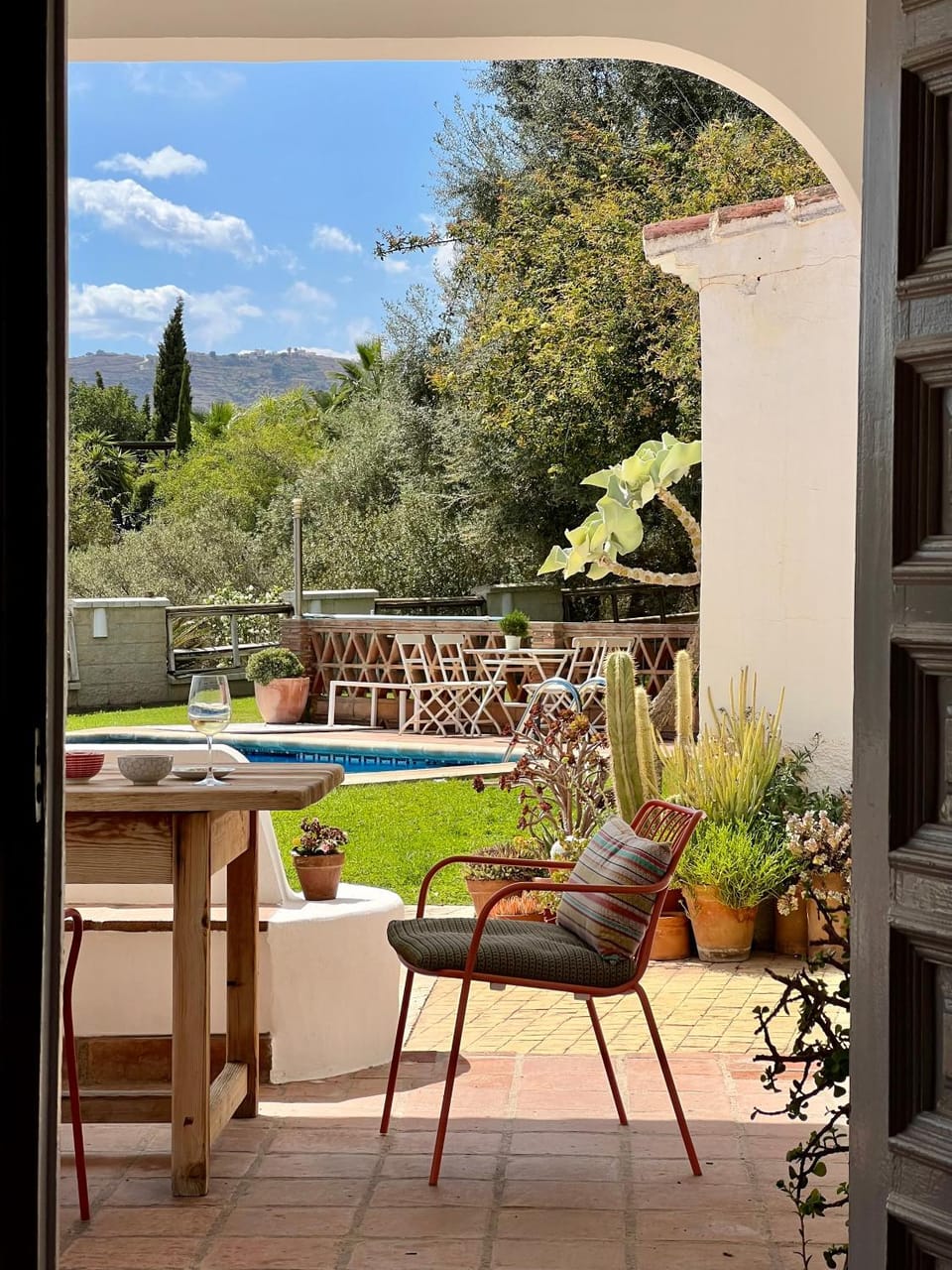 Restaurant/places to eat, Balcony/Terrace, Swimming pool, Entertainment