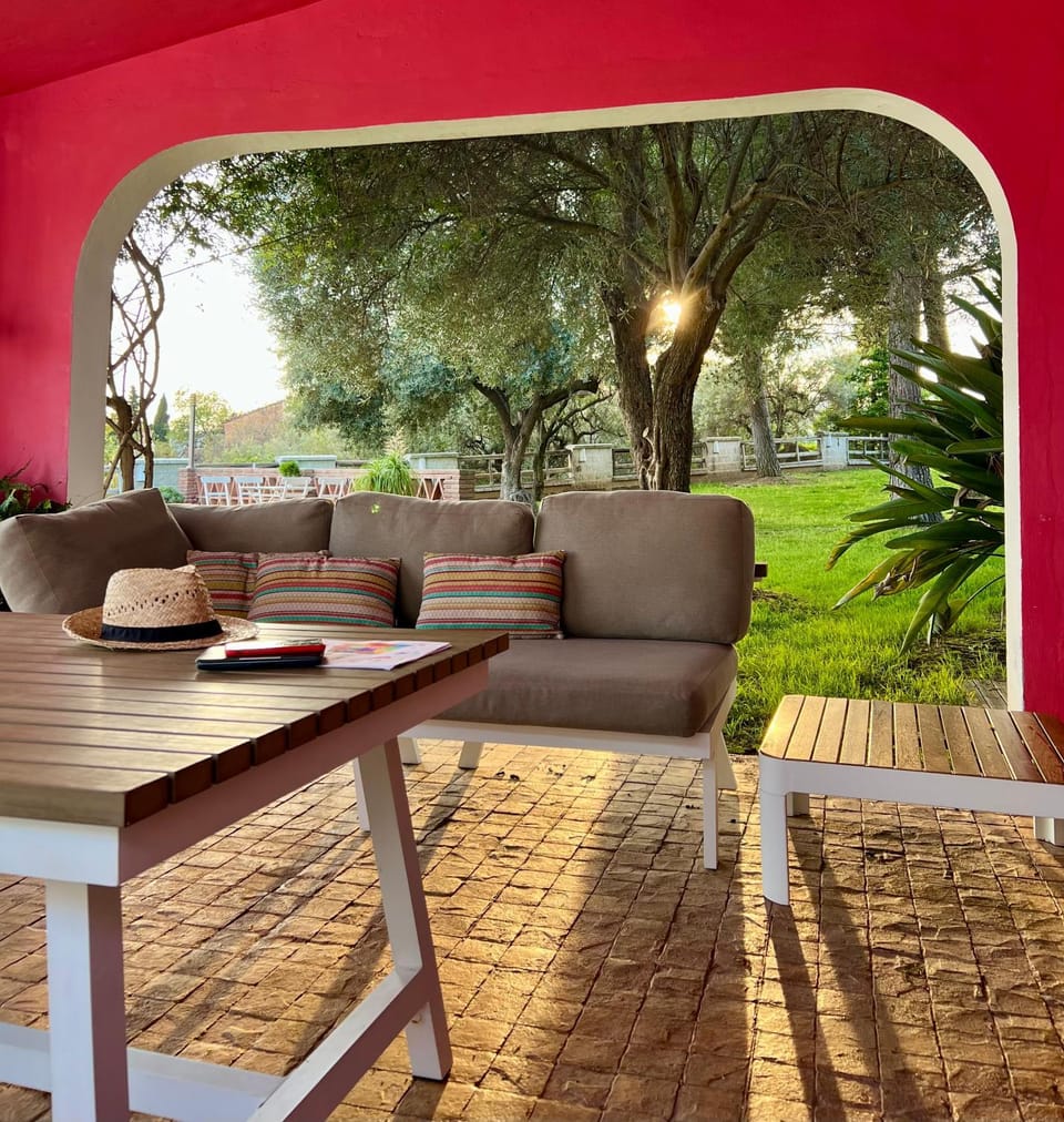 Property building, Restaurant/places to eat, Garden, Balcony/Terrace, sunbed