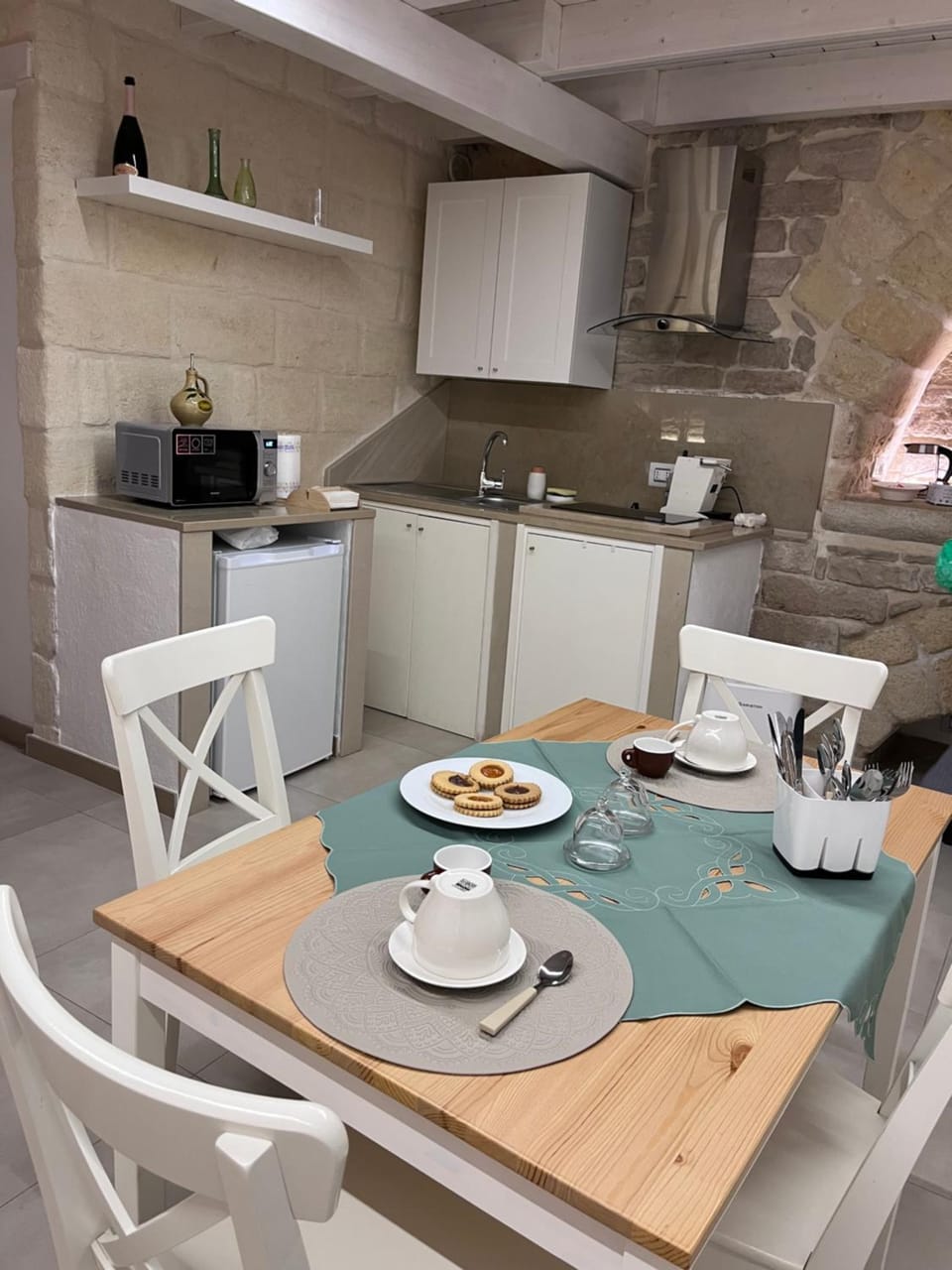 Living room, Dining area, Food, pet friendly, stove