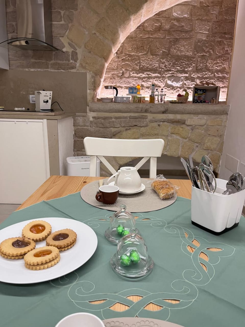 Kitchen or kitchenette, Breakfast