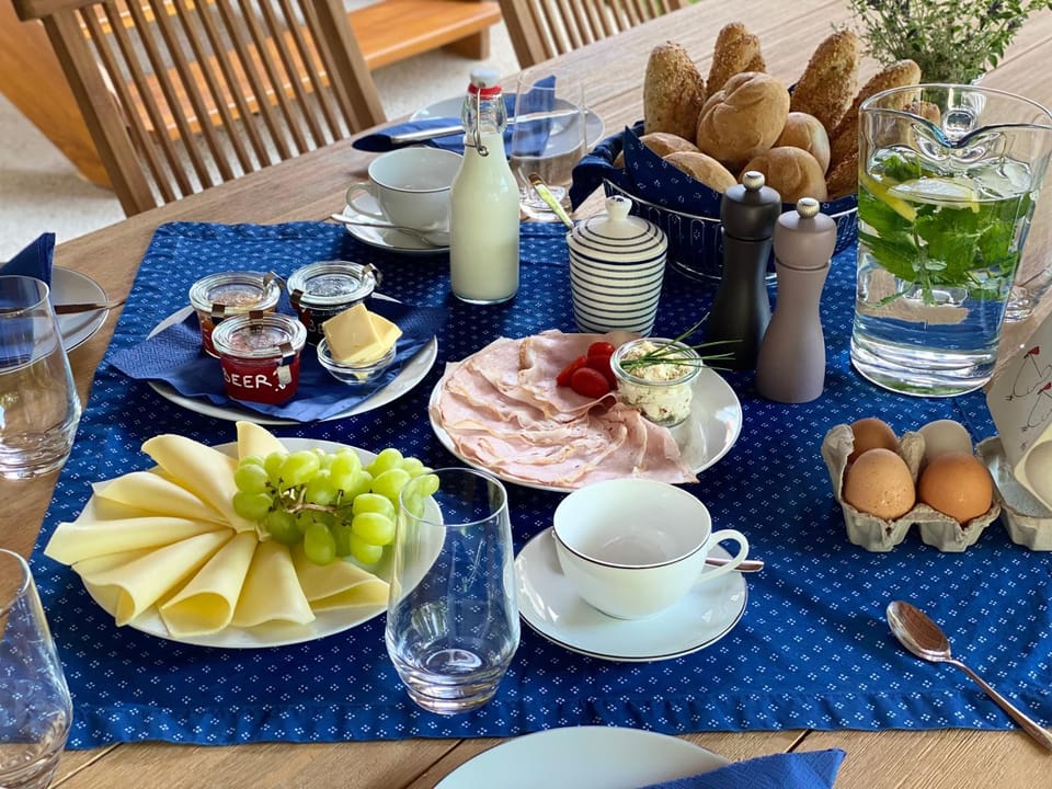 Food and drinks, Food, Breakfast, Continental breakfast