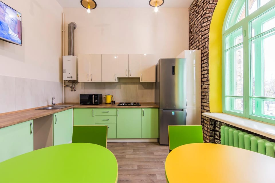 Kitchen or kitchenette, Dining area, oven, stove