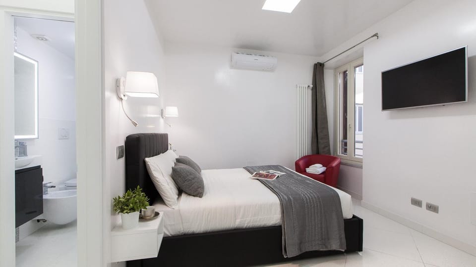 TV and multimedia, Photo of the whole room, Bedroom