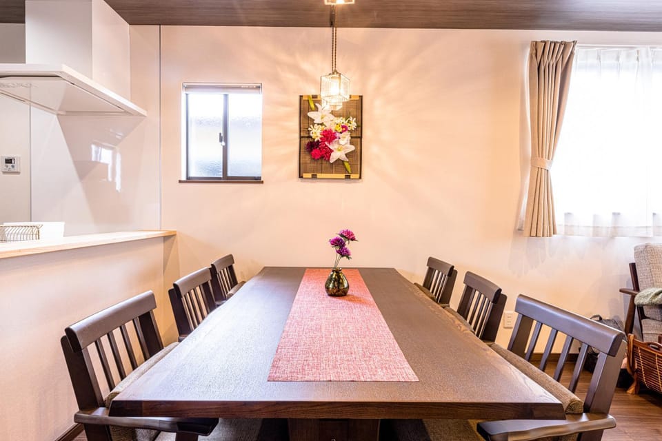 Seating area, Dining area
