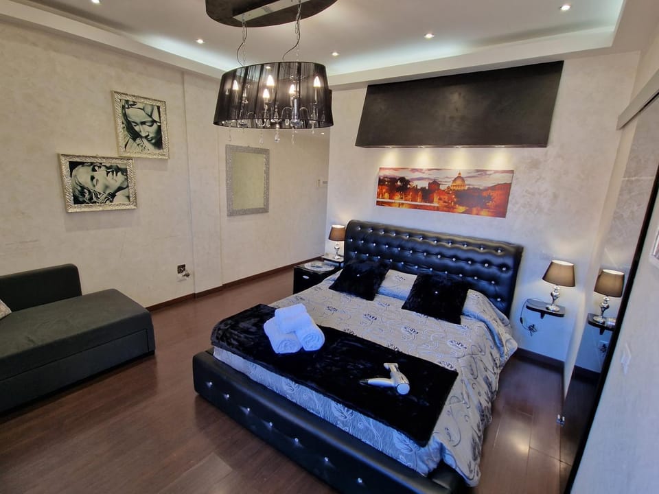 Bed, Decorative detail, Bedroom, towels, air conditioner