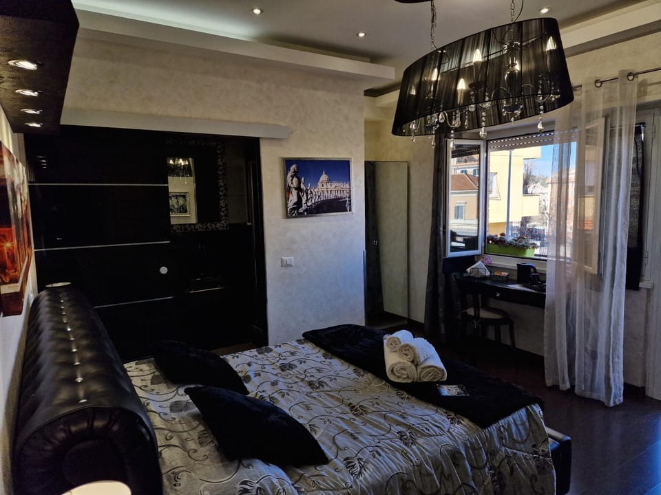 View (from property/room), Photo of the whole room, Decorative detail, Bedroom, Family, towels, air conditioner