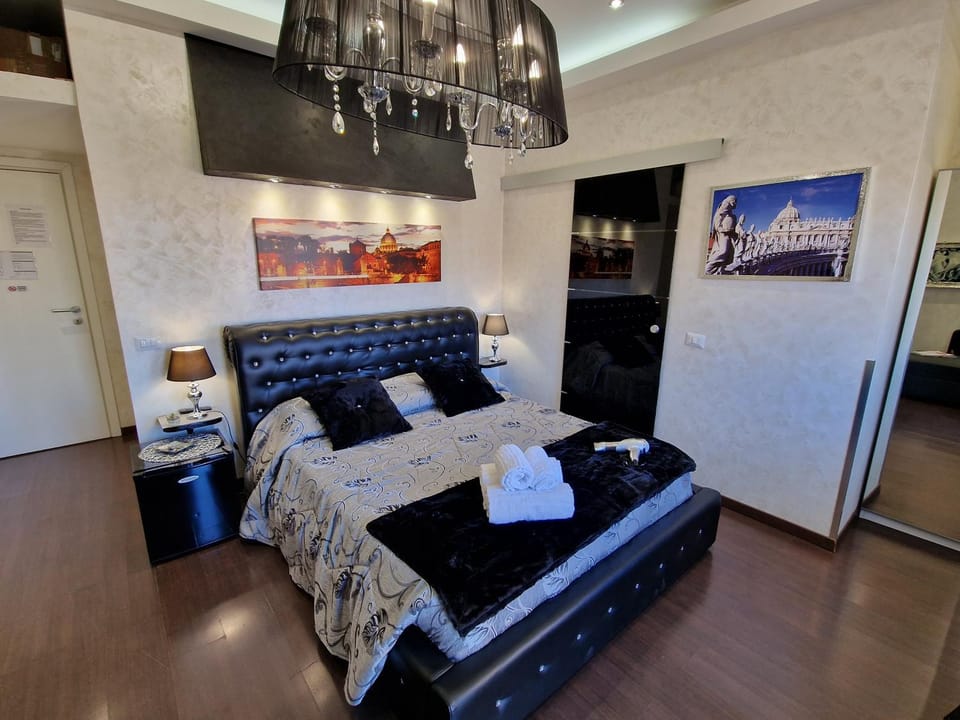 Bathroom, View (from property/room), Photo of the whole room, Decorative detail, Bedroom, Guests, heating, towels, air conditioner