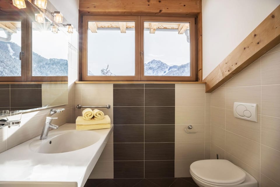 Bathroom, Living room