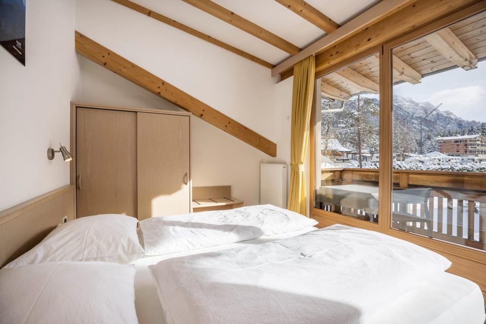 Property building, Living room, Bedroom