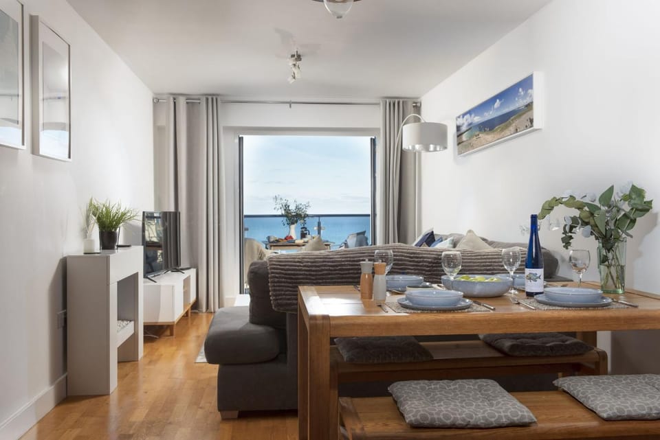 TV and multimedia, Living room, Seating area, Dining area, Sea view