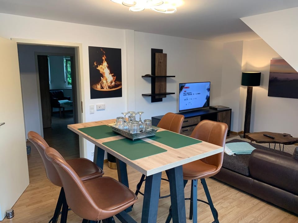Living room, Dining area