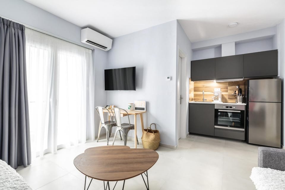 TV and multimedia, Kitchen or kitchenette, Living room, Dining area