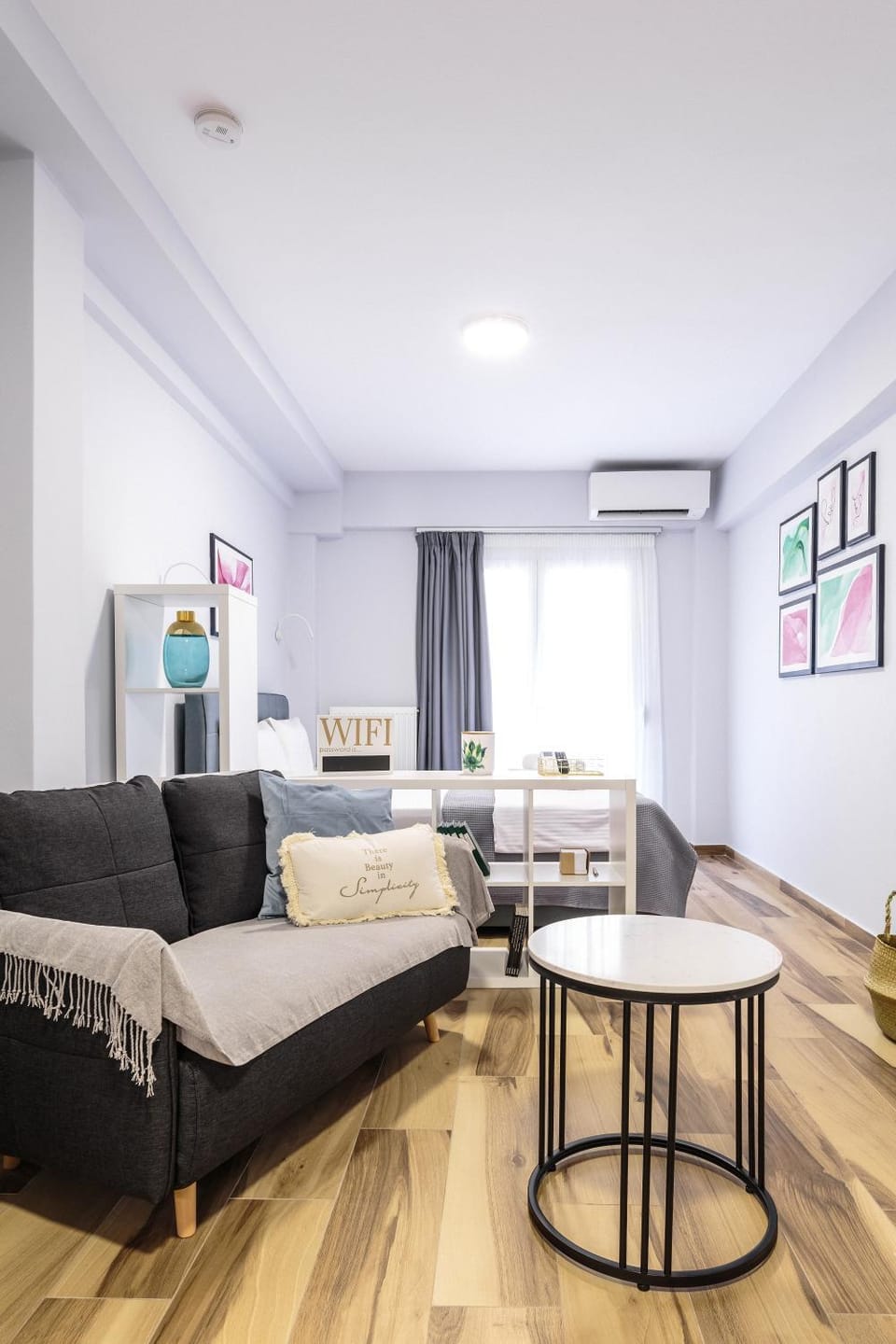 Living room, Photo of the whole room