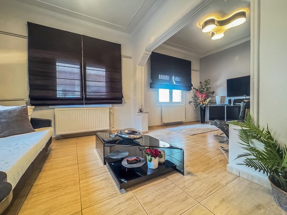 TV and multimedia, Living room, Photo of the whole room, Seating area