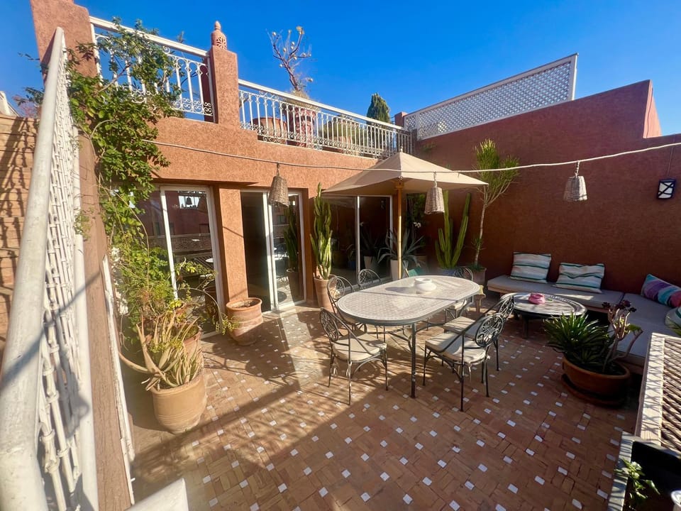 "LE 21", EXCLUSIVE LUXURY DUPLEX 400m FROM JEMAA EL FNA PLACE -HAMMAM-JACUZZI-KOUTOUBIA VIEW-ROOF TERRACE -SPEED WIFI House in Marrakesh