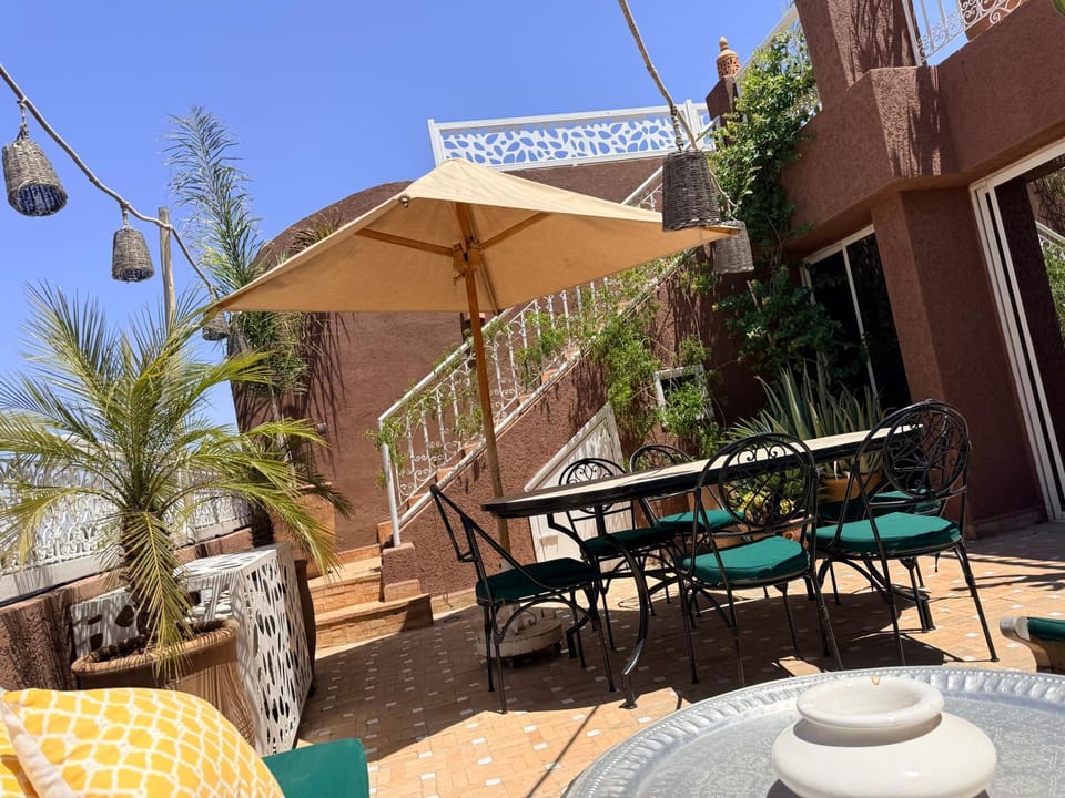"LE 21", EXCLUSIVE LUXURY DUPLEX 400m FROM JEMAA EL FNA PLACE -HAMMAM-JACUZZI-KOUTOUBIA VIEW-ROOF TERRACE -SPEED WIFI House in Marrakesh