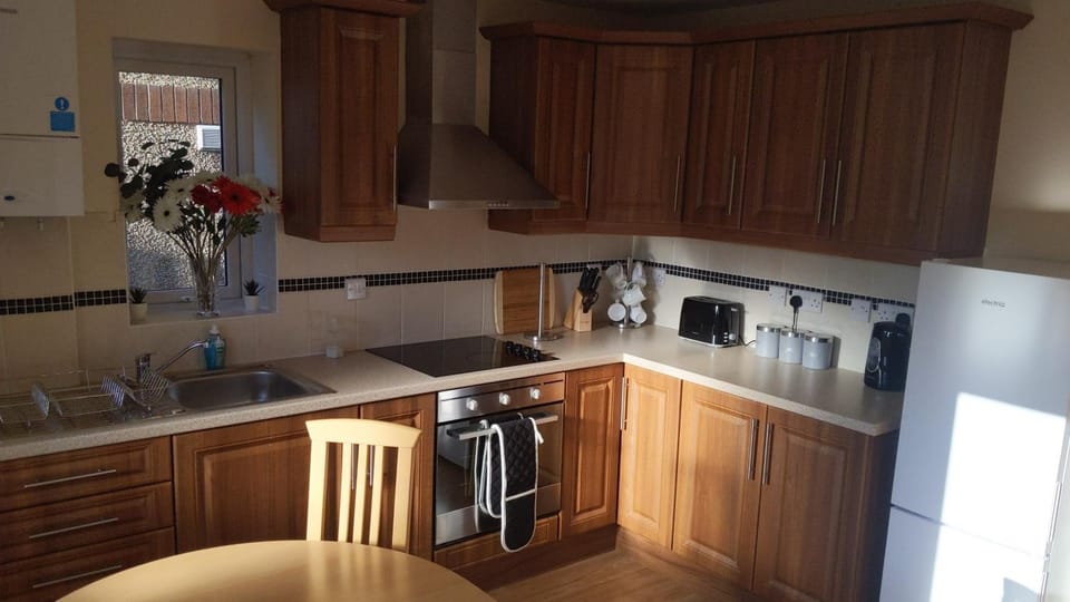 Toilet, Kitchen or kitchenette, Dining area