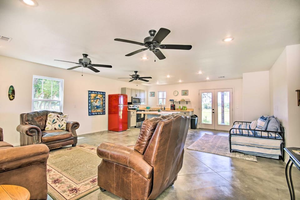 Peekaboo Water Views Lake O the Cherokees Cabin Cabin in Grove