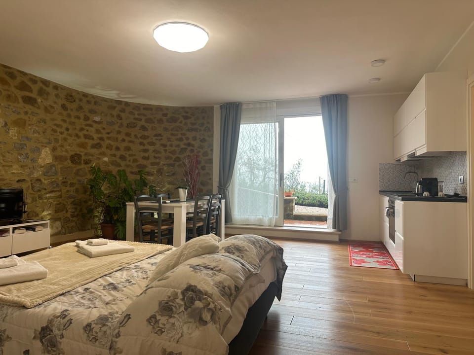 Podere Belsogno-Bilocale Ulivo Bed and Breakfast in Montalcino