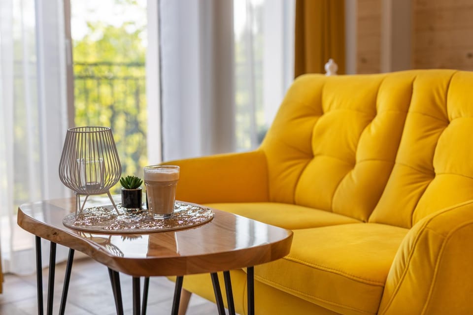 Living room, Seating area, Drinks