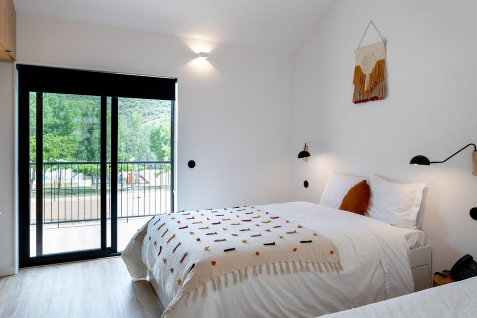 Bed, Bedroom, Garden view