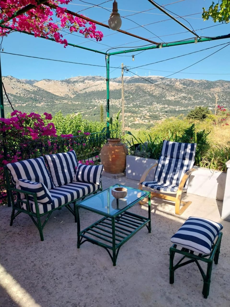 View (from property/room), Balcony/Terrace, Seating area, Mountain view