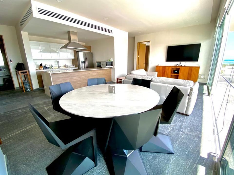 Living room, Dining area