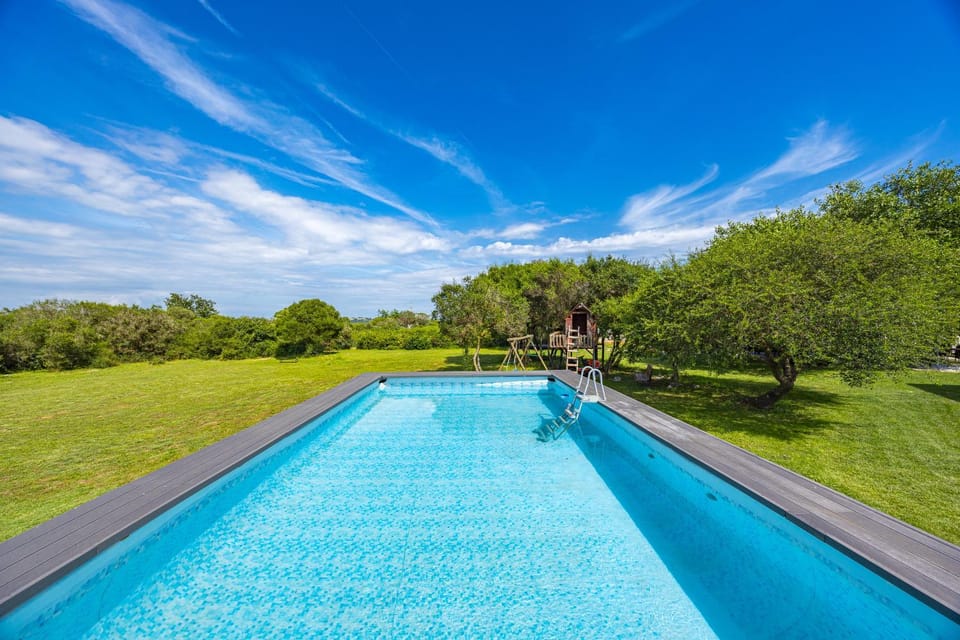 Holiday house Mirna with heated swimming pool and jacuzzi House in Pula
