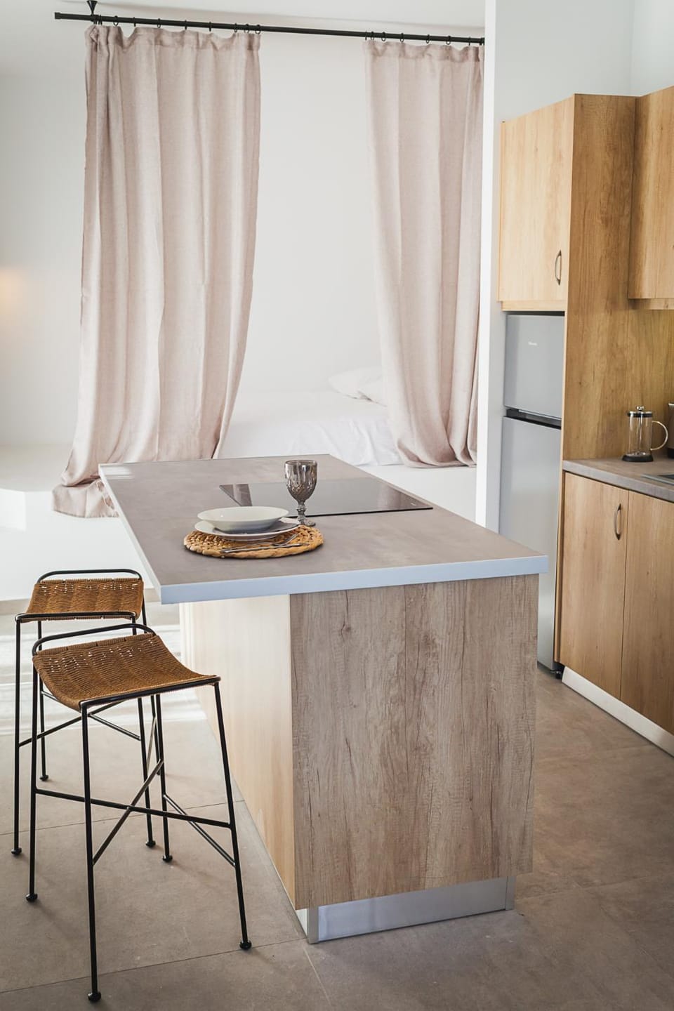 Bed, Kitchen or kitchenette, Dining area