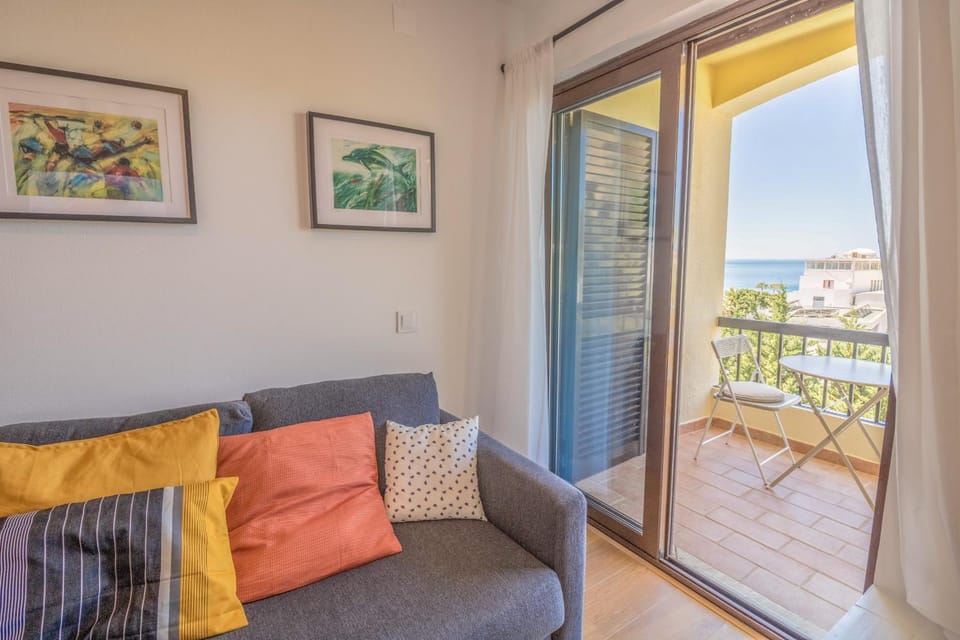 #063 Beach Apartment Steps from Ocean Apartment in Albufeira