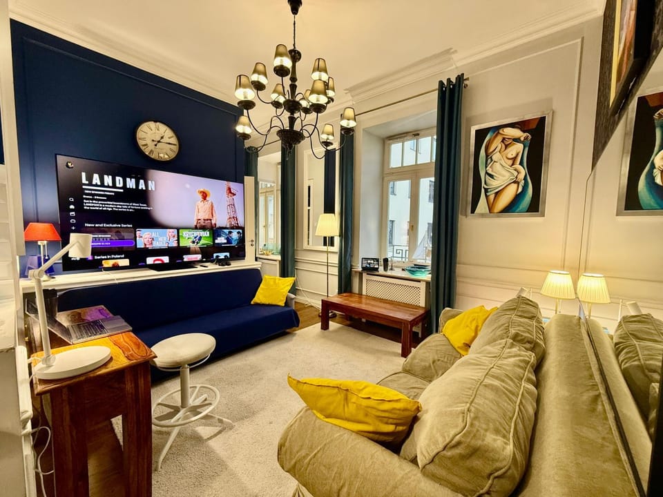 DECOR metro WiFi 300 Mbs 65TV Netflix HBO Apartment in Warsaw