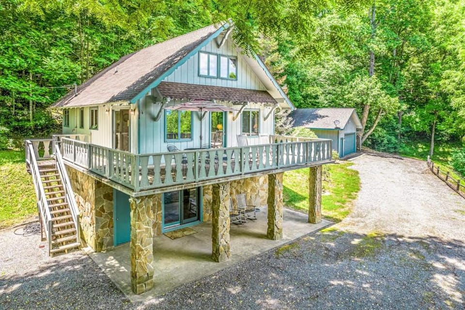 Grin and Bear It House in Qualla