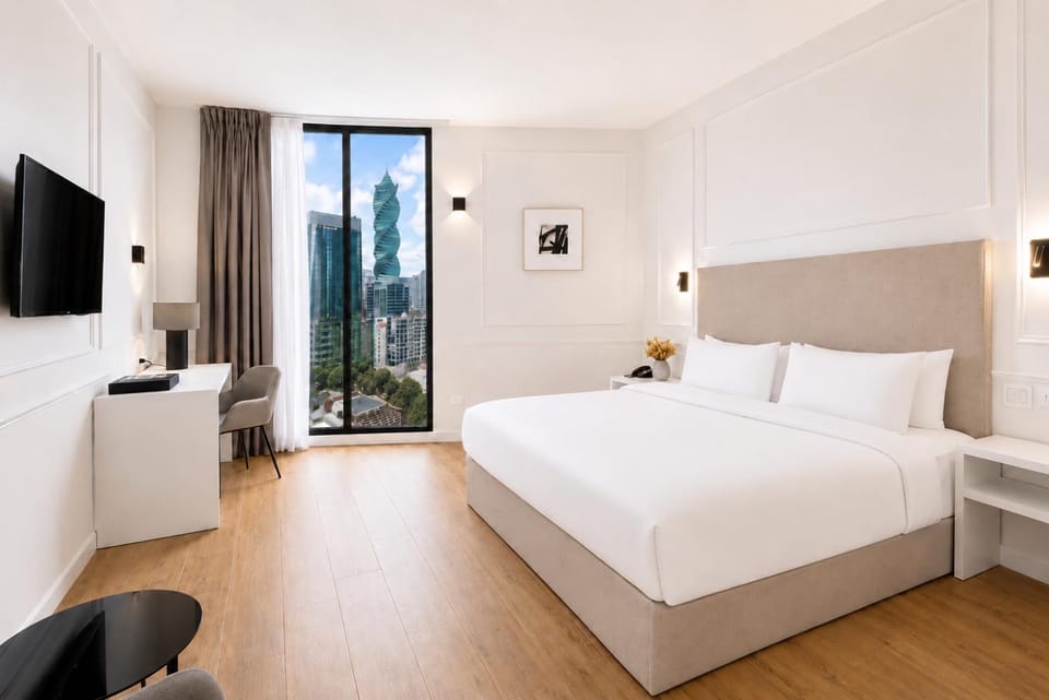 Bed, TV and multimedia, Photo of the whole room, Bedroom