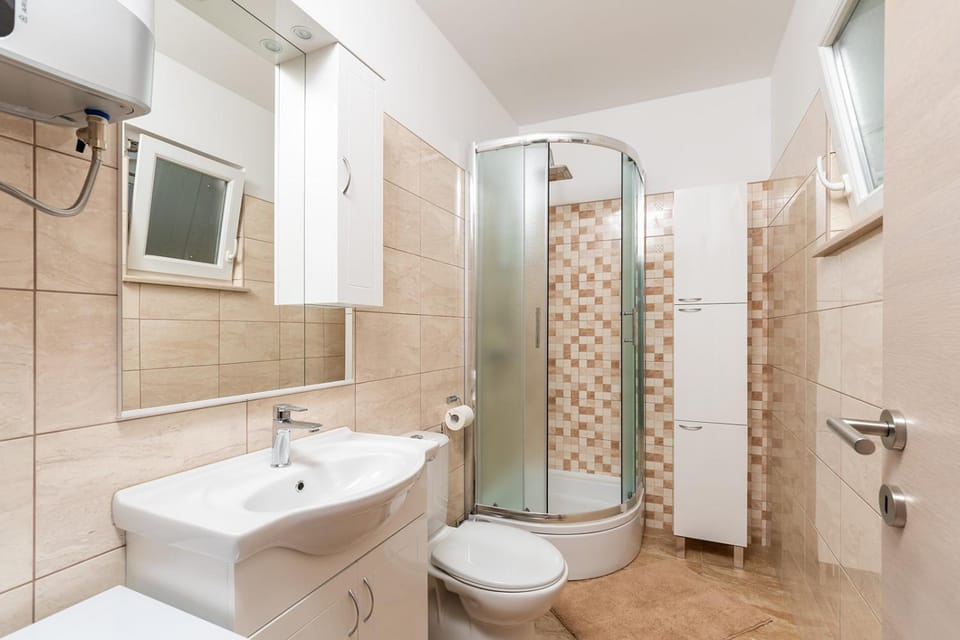 Bathroom, towels